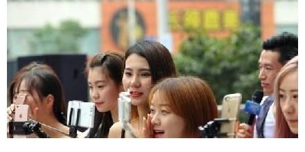 直播|互联网造就了好吃懒做的网红，职场打拼不如一场直播，不想努力了