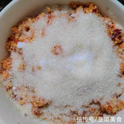 我家做自制蒜蓉辣椒酱?就用这个方法,解馋又营养