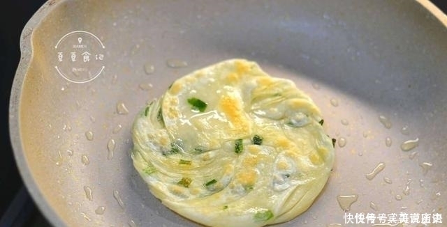 饺子皮这做法火了,百吃不厌,3天不做就馋得慌,我家一周吃5次