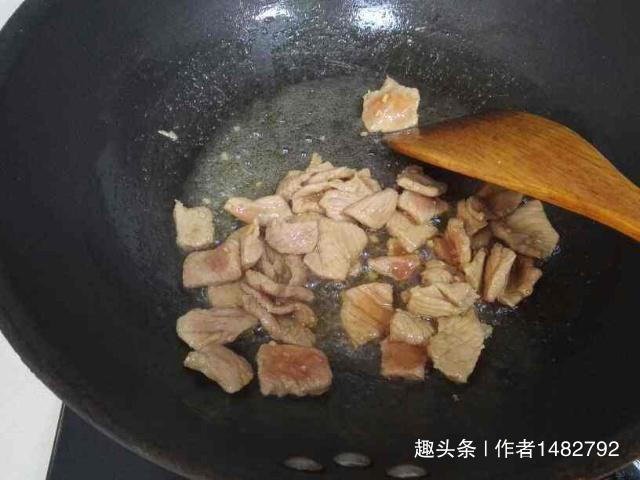 炒肉丝，别再放淀粉腌制了，大厨教你怎么做，炒出来的肉非常鲜嫩