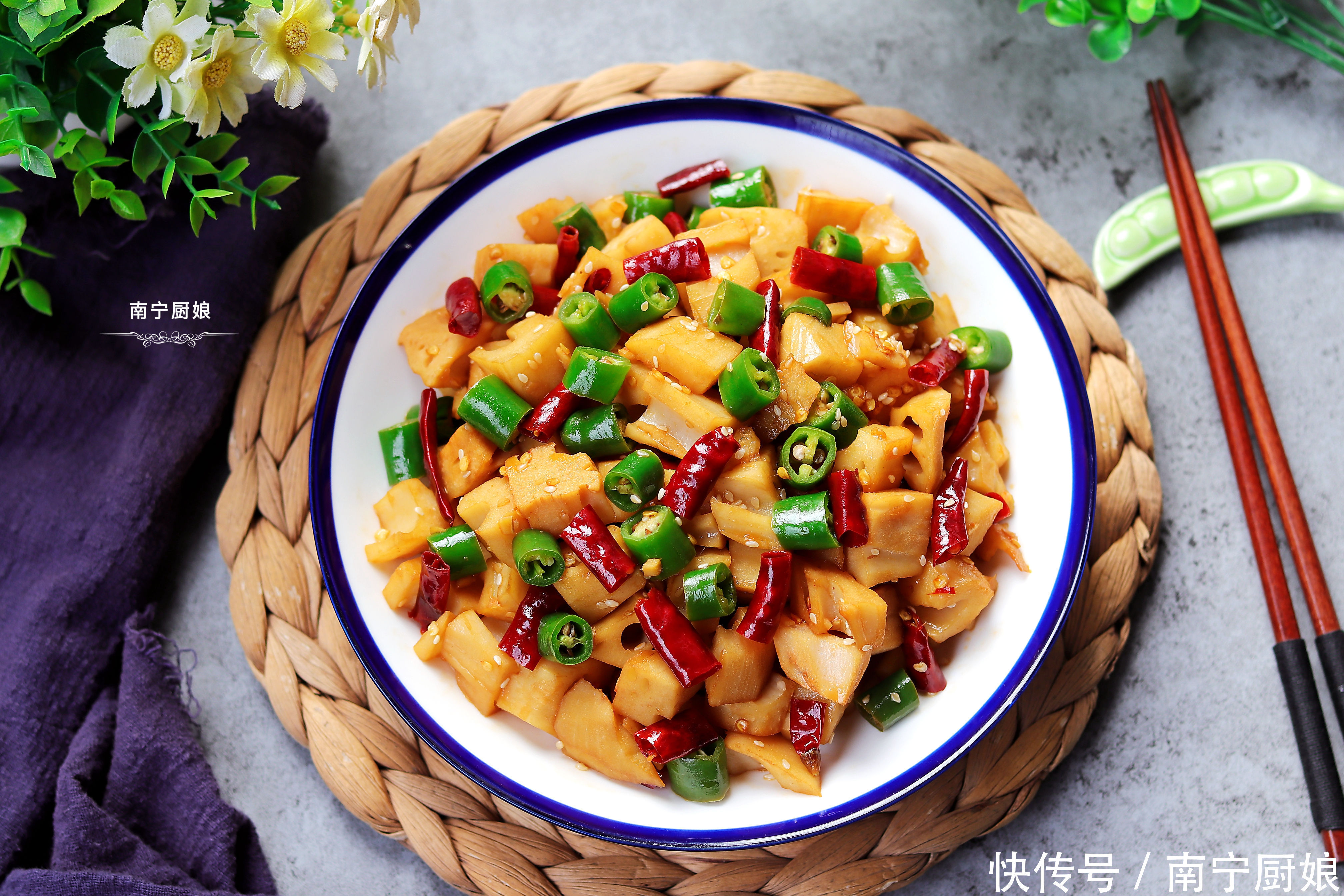 拿来|莲藕别只会炖排骨汤了,拿来做成这样的开胃菜,做上一大盘吃上瘾