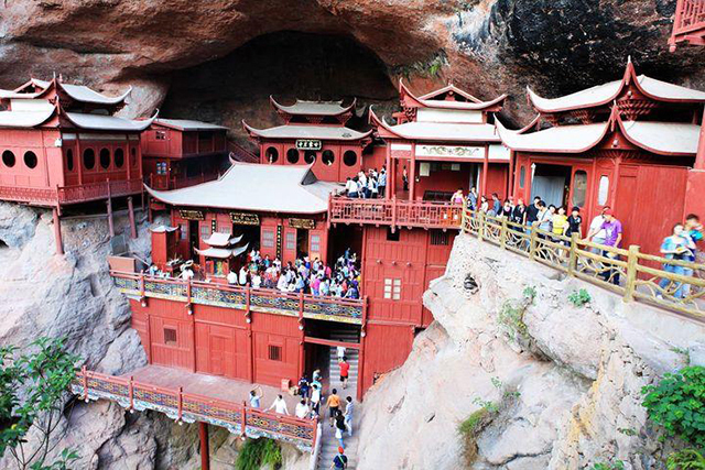 岩洞|中国“坚强寺”，靠1柱支撑875年，不打1钉不盖1瓦日本学者模仿称奇！