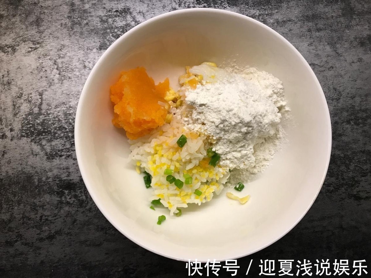 杂粮饼|营养丰富的鸡蛋蔬菜米饼,制作简单,鲜香四溢