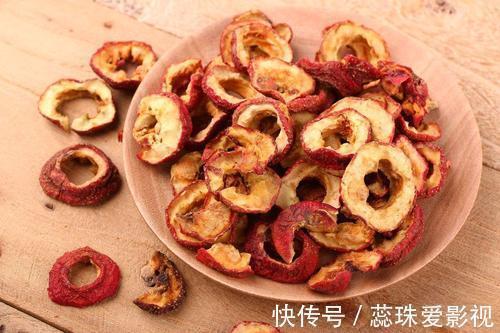 糖葫芦|每天用山楂泡水喝,用不了一个月,4个好处会不请自来,平安一年