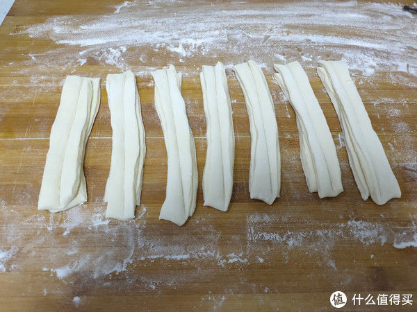食用油|炸油条想要蓬松酥脆，有人加鸡蛋、有人加酵母粉，其实都不正确