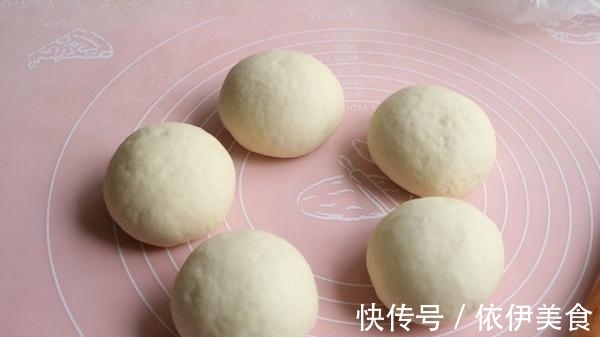 换种口味做烧饼，外酥里嫩咸中带甜，放凉了更好吃