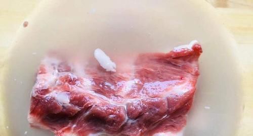 清洗羊肉,不要直接用水洗!30年老师傅教你,羊肉快速洗净无膻味