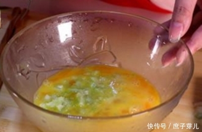 蛋液|炒鸡蛋时往锅里滴点它,炒得鸡蛋蓬松又鲜嫩,一般人我不告诉他!