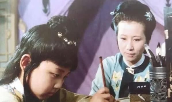 曹公用@红楼梦中最精明的女子,王熙凤远不如她,贾府败落时成了诰命夫人