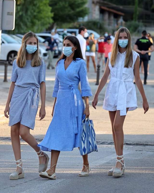 站位|西班牙14岁小公主学姐姐穿高跟,身高超180变巨人,王后一脸不快