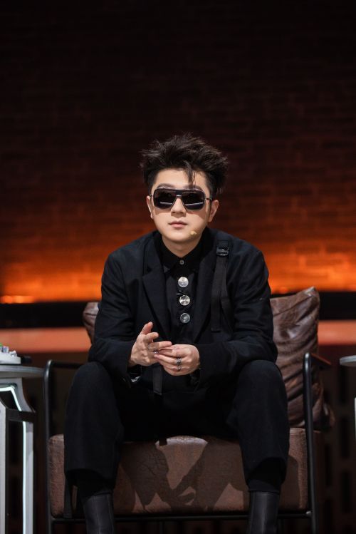 少年說(shuō)唱企劃|《少年說(shuō)唱企劃》王以太暖心嚴(yán)厲形象隨機(jī)切換 “雙面”導(dǎo)師上線