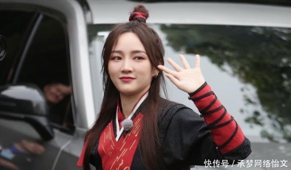 出镜 《奔跑吧兄弟》所有嘉宾都浓妆出镜,只有他一人素颜,太过自信了