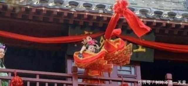 美女|美女对对子招亲:一杆银枪能挡雄兵百万,却被乞丐巧妙对出下联