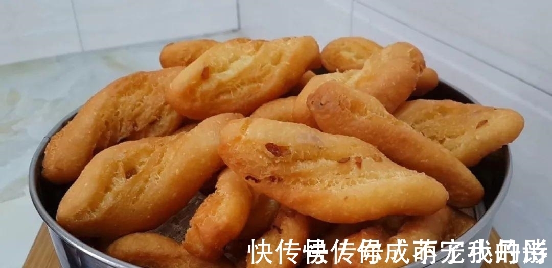 以后面粉就这样做,一次炸一锅,个个香酥掉渣,比油条麻花还好吃