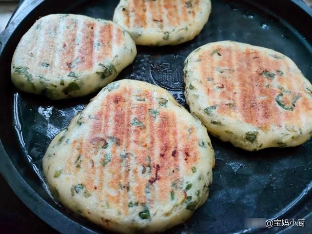 玉米面,这吃法50斤都不够,不糙,暄软像面包,连小孩都吃不停