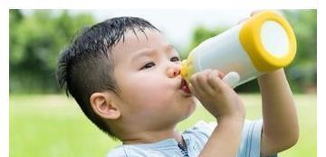 缺水|宝宝不爱喝水怎么办,缺水有哪些症状,五大妙招让宝宝喜欢白开水