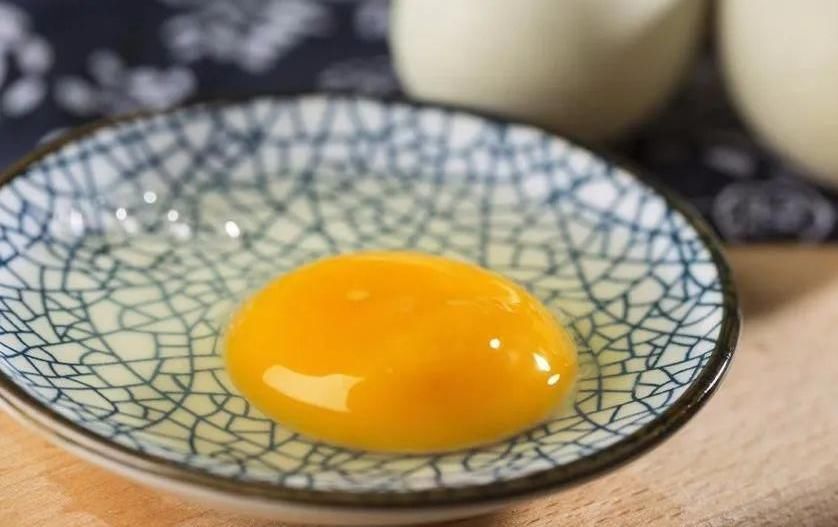 鸡蛋油是个宝,药食同源！民间偏方外用,竟有21种疗效！极少人知道