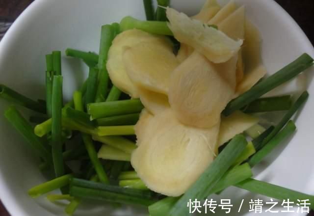 焖鸡|鸡肉新做法,比烧鸡好吃比盐焗鸡简单,金黄诱人皮滑肉嫩,还流油