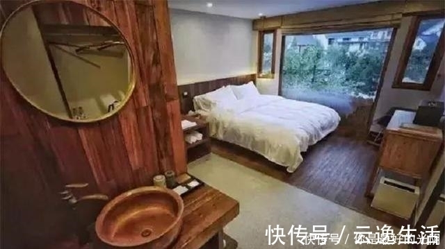 长方形|70后大叔用6年时间,建造400㎡院子,为追求原始房顶铺茅草