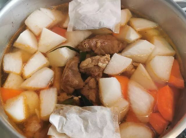放假在家吃什么?大叔教你红烧牛肉,浓郁入味,口感鲜香,超简单