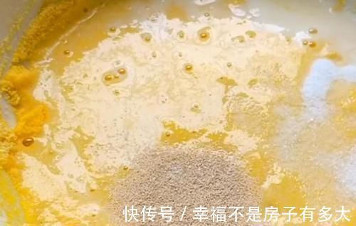 玉米面别烙饼啦,试试这样做,3元成本做1筐,小巧迷你,比肉还香