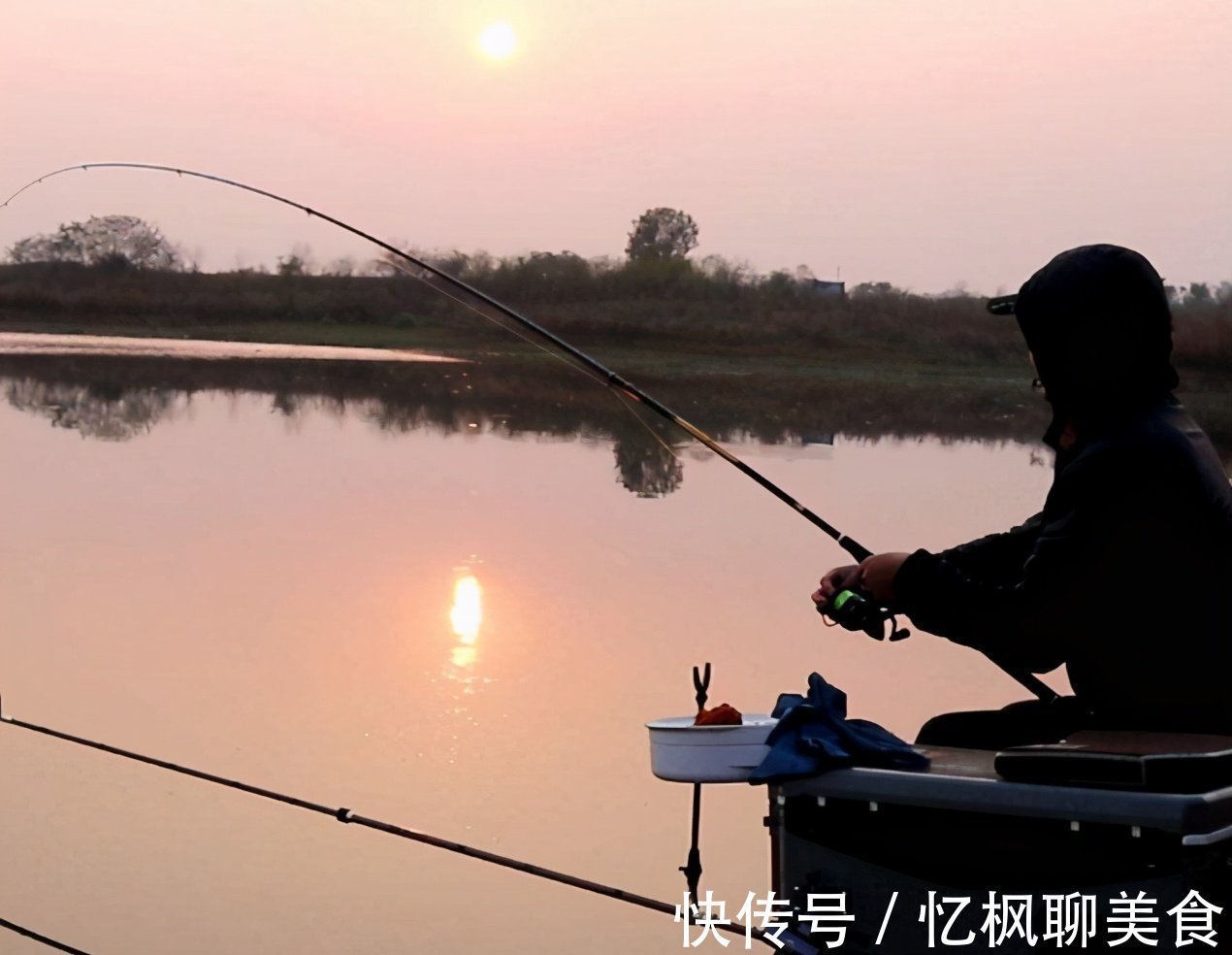 玉米粉|野钓鲫鱼用什么料打窝好?快来看看让你渔获满满