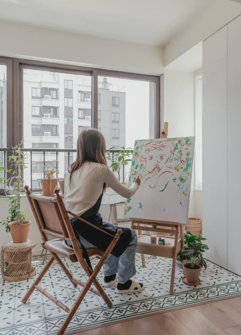 拥挤性|家里收纳位置少，建议墙体做错位处理，完工后既实用又显气质