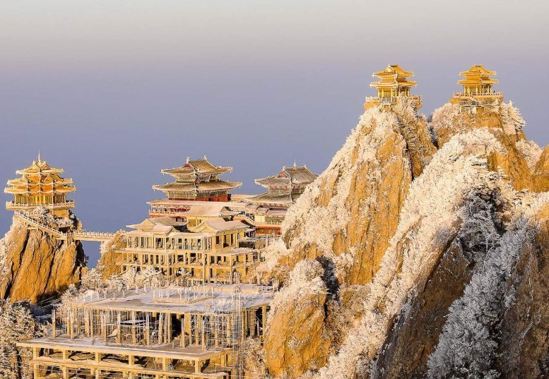 我国秦岭山脉最美的山峰,一山有四季十里不同天,因道家始祖闻名