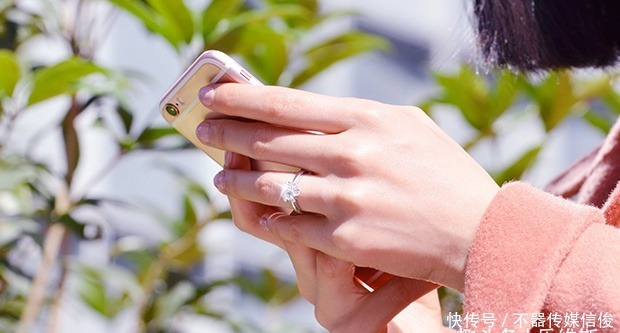 小拇指|钻戒有哪些戴法?不同手指的戴法有着不同的意义,分别是什么?