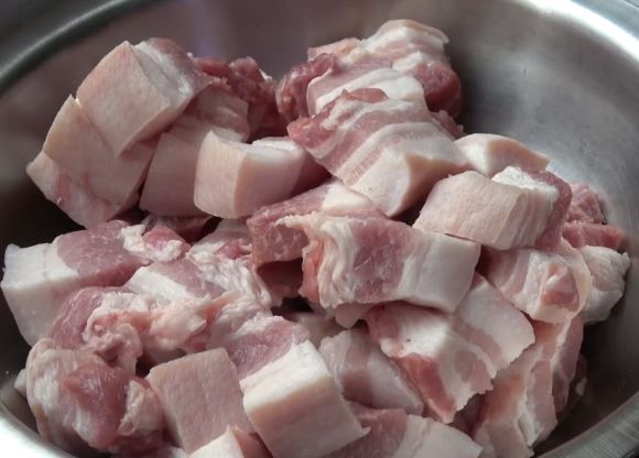 红烧肉怎么做最香?大厨透露:多做1步,软糯又够味,特别好吃