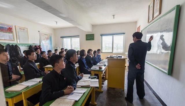 老师在给学生上课的过程中要注意尊重学生的人格，做到一视同仁