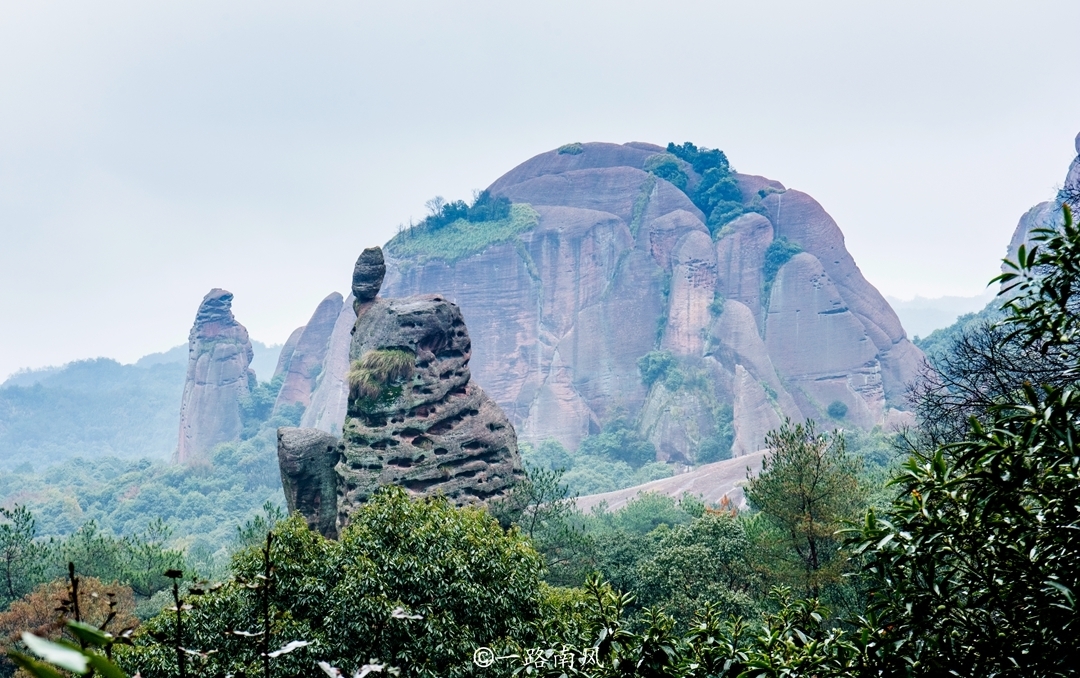 龟峰|旅行来到江西上饶，发现奇特龟峰，山体和奇石就像巨大的乌龟