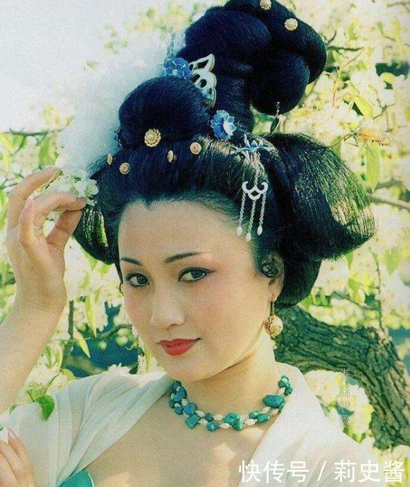 以杨玉环|杨贵妃的两个特殊嗜好,让她18年无孕,这两个习惯可能你也有