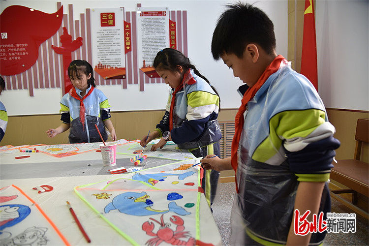 唐山开平：描绘五彩风筝 画出多彩童年