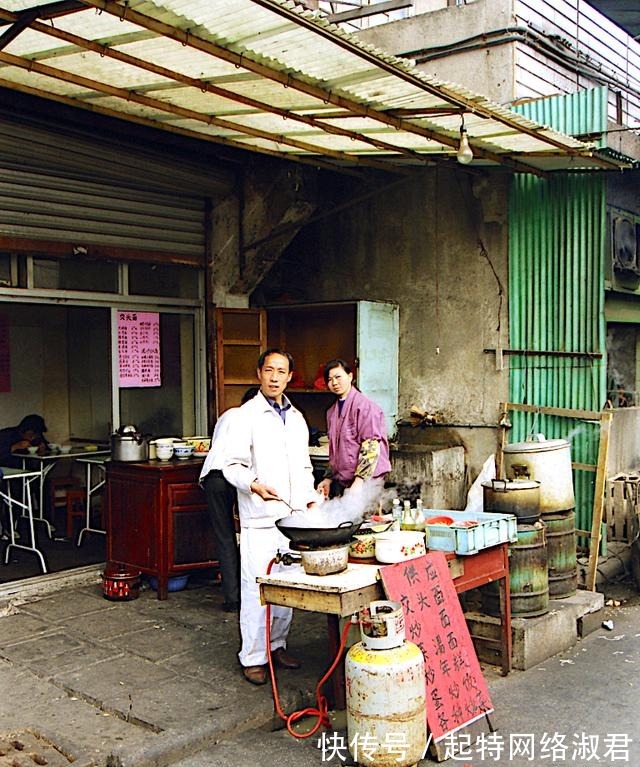 年代|【老照片】90年代，上海街道抓拍的彩色照片！你，值得拥有！