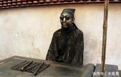 算命先生|皇帝请相士算寿命，相士：比我多活一天，皇帝：好吃好喝伺候着！