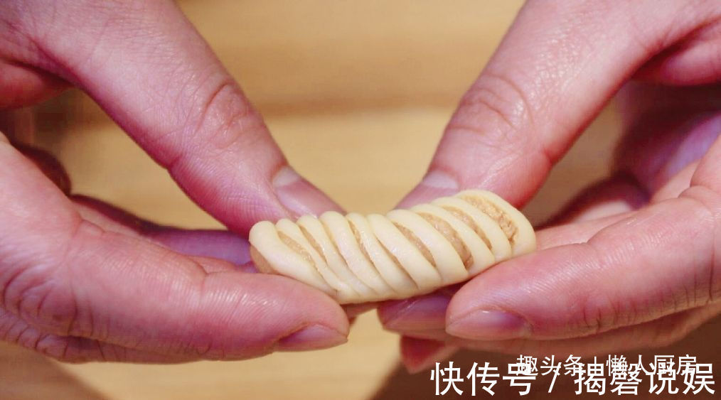 黄油|花生酱不只是调味品，配上面粉做的花生酥，一口一个吃着太香了