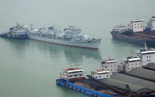 她毕业四年跨专业考研获第一，现成首位女实习舰长，撒贝宁都佩服