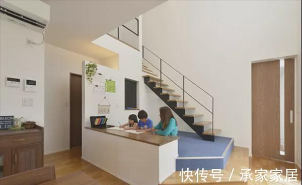 齐家云云|日本人楼梯的花样就是多,围楼梯口打圈地台,人人都能有个小书桌