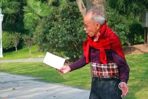 老人味不是无端出现的，3种诱因就是祸首，该如何去除呢？