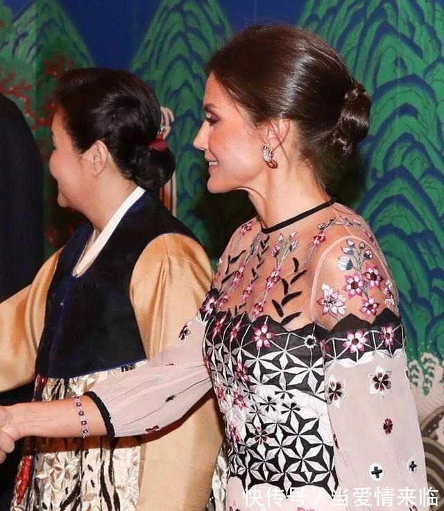 耳环 新年就是要红!王室红宝石珠宝看起来!