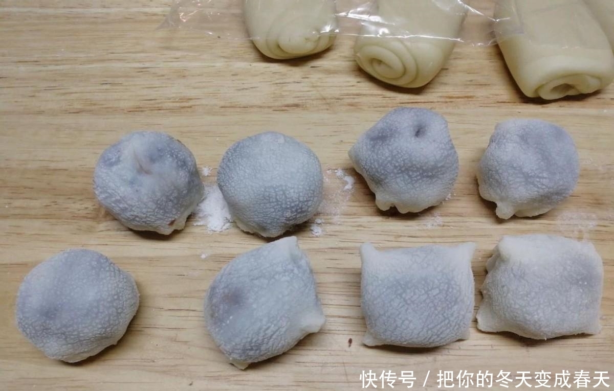 简单易上手的蛋黄酥,层层馅料包裹,香酥可口,太好吃了