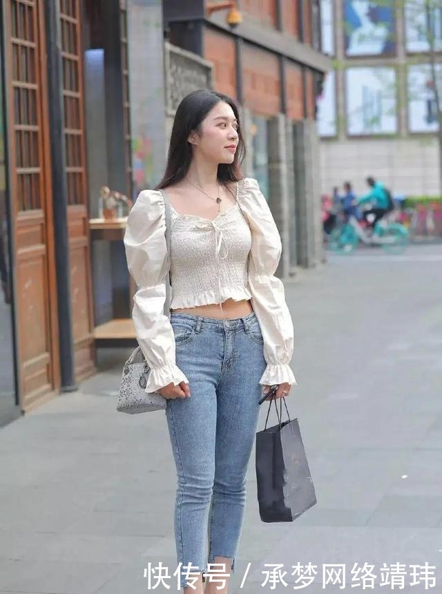 九分裤穿在身上更显身材,想要时尚有魅力需要一些创新!