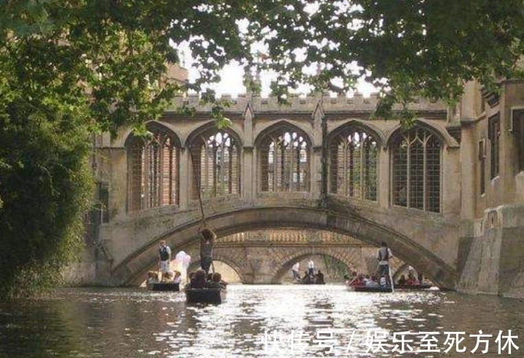 徐志摩!学生找到改写版《再别康桥》,老师:早跟你说过,别瞧不起徐志摩