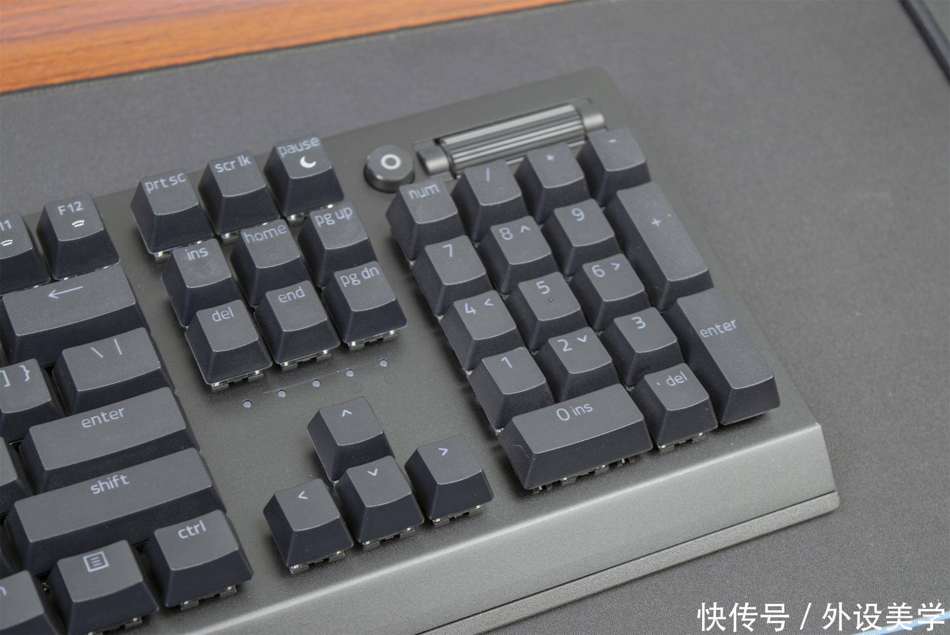 雷蛇|以灯之名,传奇再续:雷蛇黑寡妇 V3 绿轴版开箱