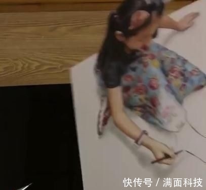画画!小女孩画画,画出了名,成品出来后满意极了
