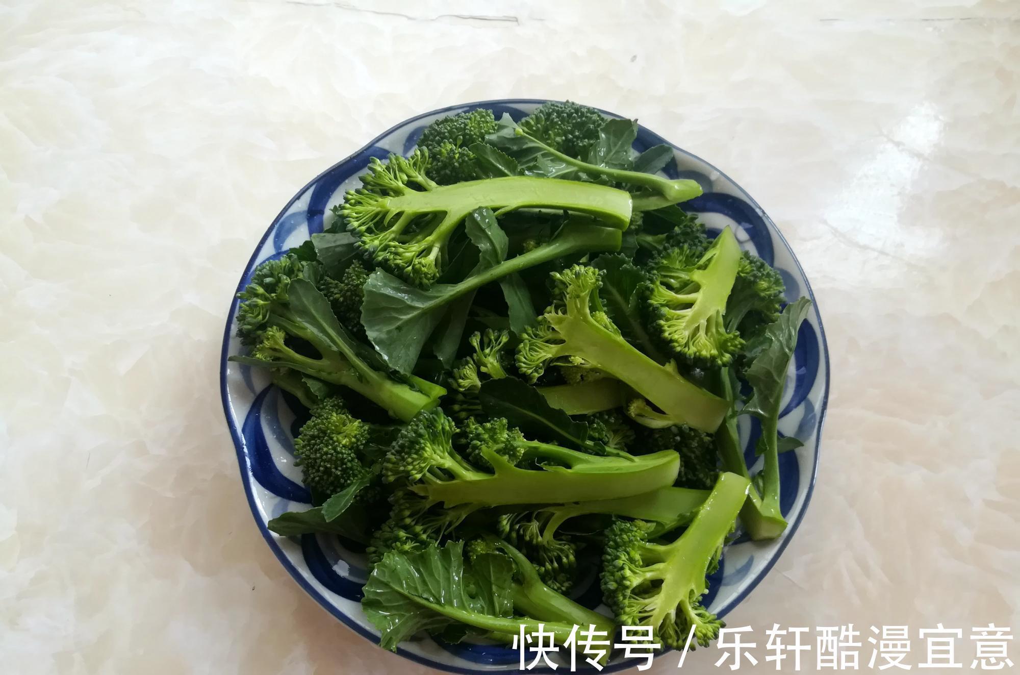 盆子|凉拌西兰花，最忌焯水，学个新做法，营养流失少，爽脆又入味