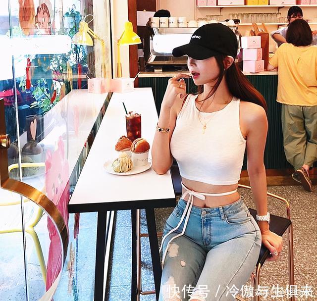 韩国健身女神Manyo 身材窈窕A5腰 一件背心搭配出时髦风