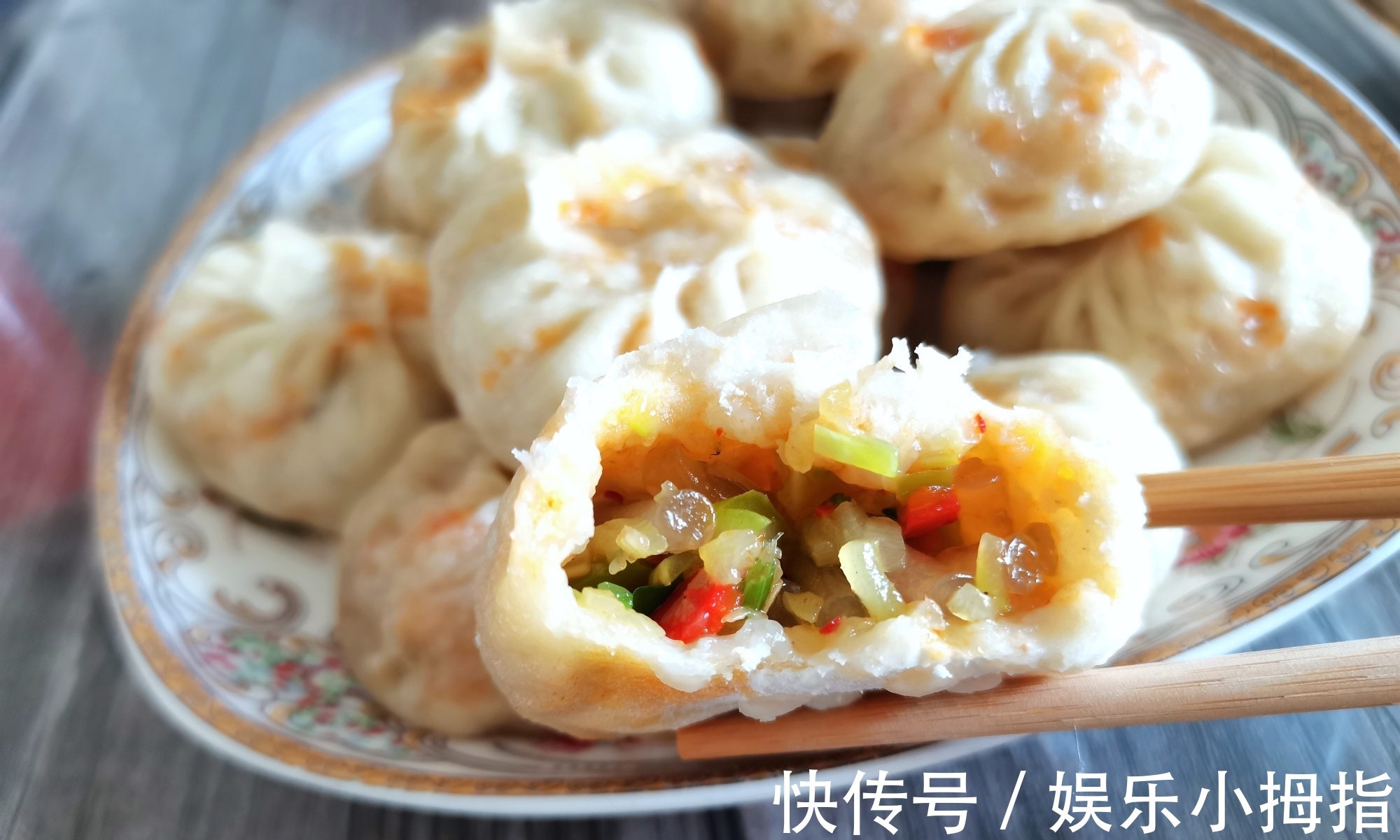 包子|夏天我家少不了这个馅料的包子,鲜嫩多汁,味道太香了