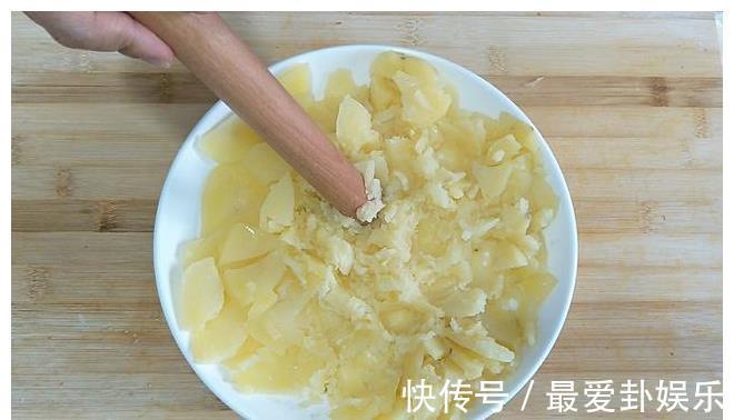 做法|土豆饼的简单做法，学会了再也不用买早餐了，咬一口满嘴留香
